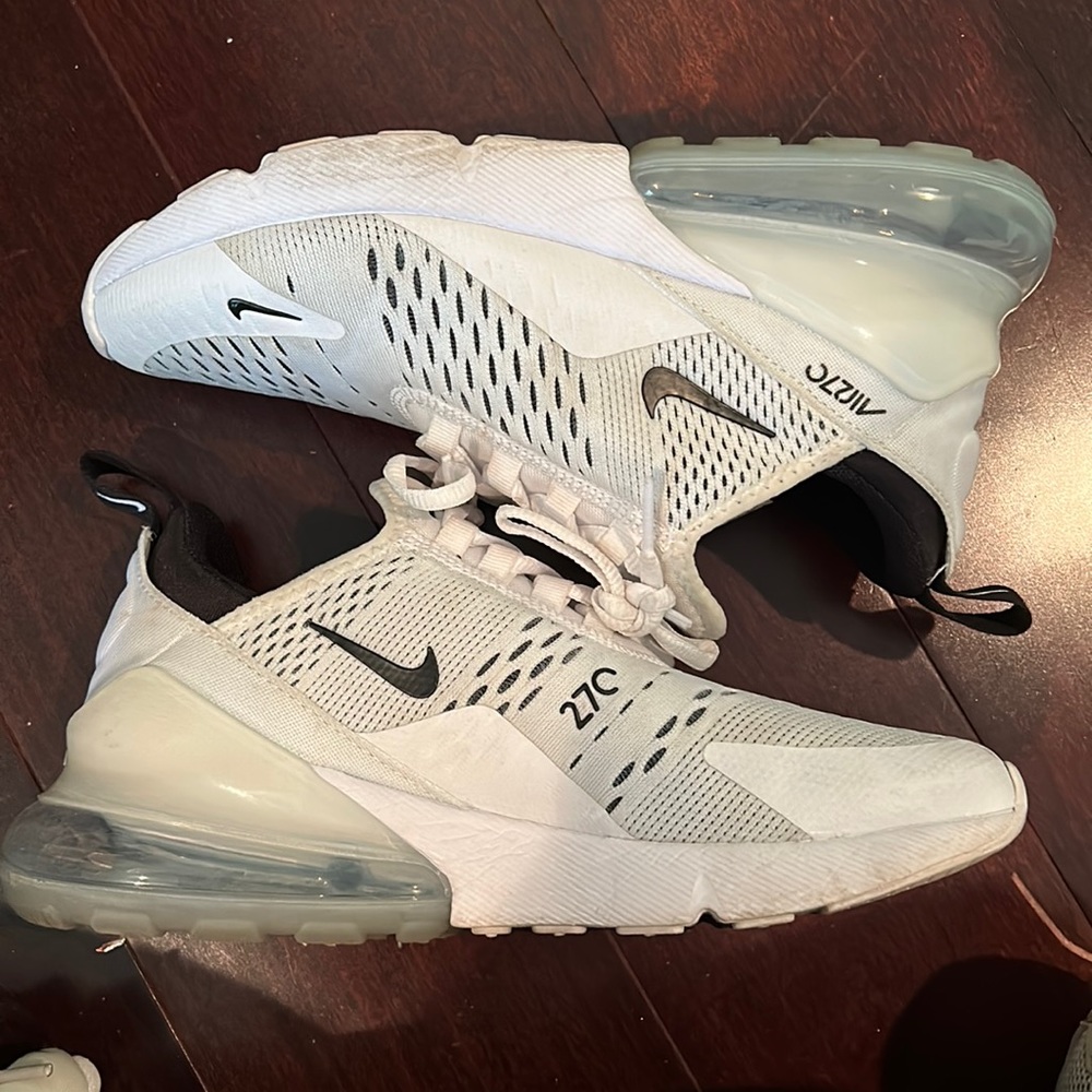 Nike Air 270! Lightly worn. Size 7.5